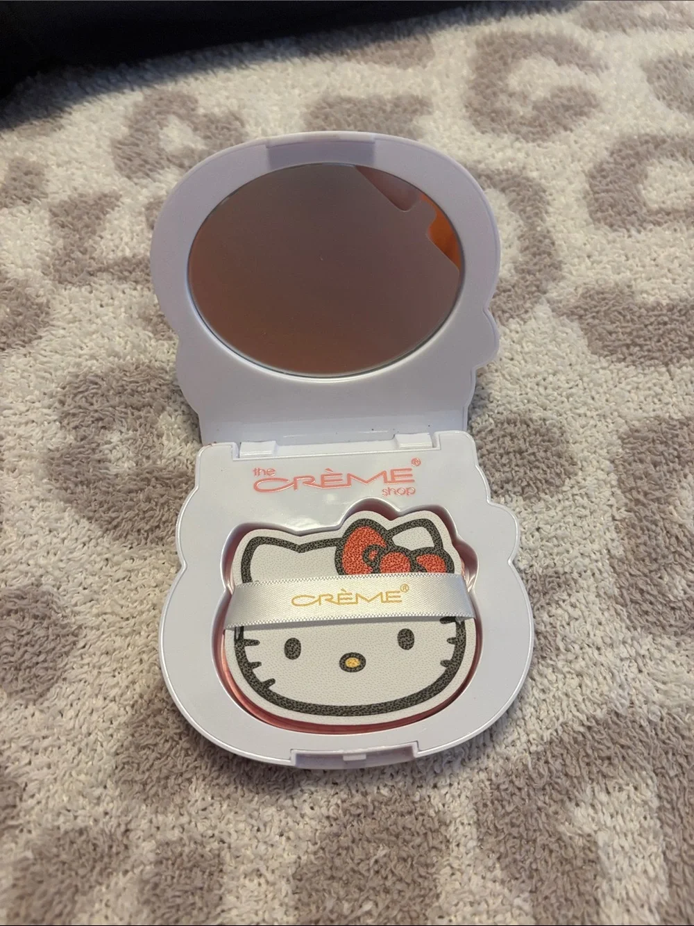 Hello Kitty x The Creme Shop Hello Kitty blotting paper Compact with Red Bow